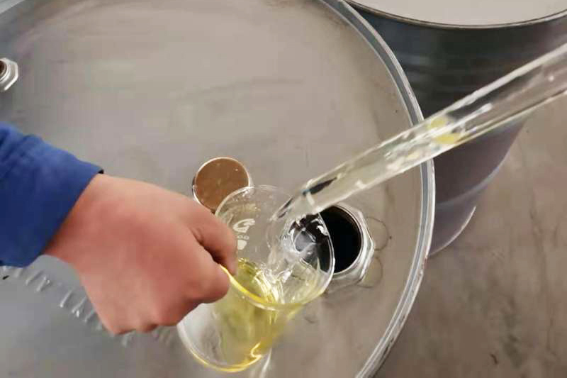 Cómo el fosfato de trixilenilo bajo en impurezas mecánicas mejora la resistencia al fuego en el material