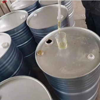 ¿Cómo el fosfato de trixilenilo mejora el rendimiento del aceite lubricante?