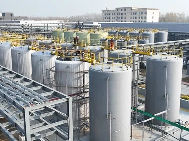 Cómo el fosfato de trixilenil supera a los aditivos tradicionales en aplicaciones de materiales resistentes al fuego